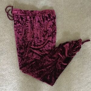 Romeo + Juliet Couture size L maroon burnt velveteen pants